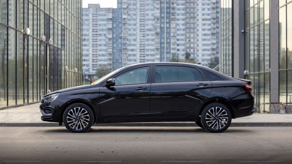 Lada Aura против Bestune B70: сравнительный тест-драйв претендентов в бизнес-класс