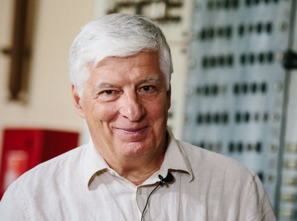 Физика низких температур: что изучают в самом холодном месте России? Интервью с замдиректора ИФП РАН Алексеем Трояновским