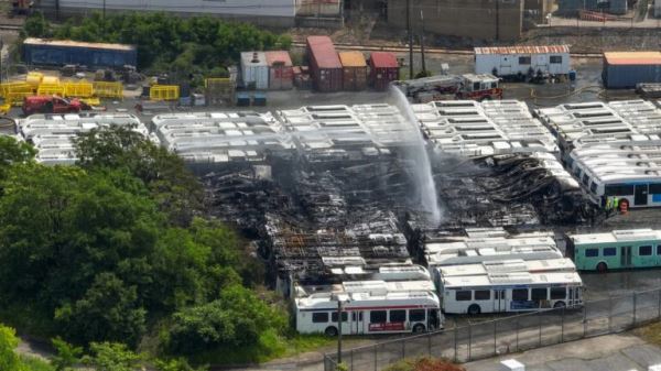 Почему горят электромобили: причины пожаров и их последствия