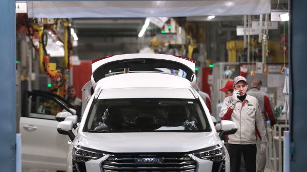 Могли приехать, но не приедут: 22 автомобиля российской сборки, которые не попали в список закона о такси