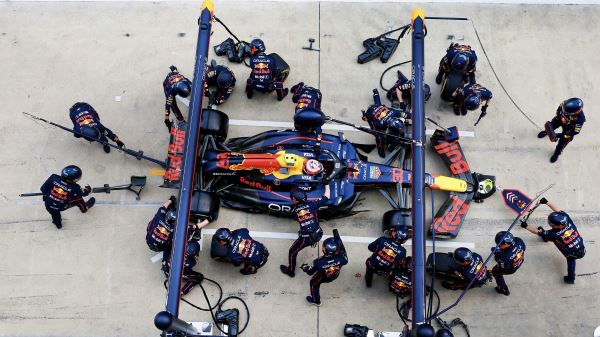 Эта хрупкая девушка сделала Ферстаппена чемпионом Формулы 1 — история успеха Ханны Шмитц