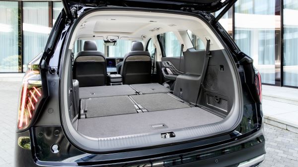 Счастливое число: обзор и тест-драйв нового Hongqi HS7