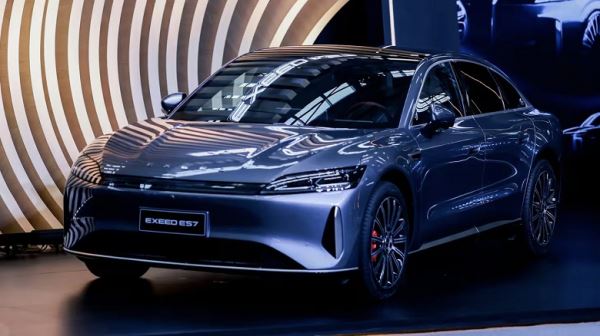 Представлен Exeed ES7: премиум-гибрид с 446 л.с., полным приводом, адаптивной подвеской и запасом хода до 1200 км, который появится в России