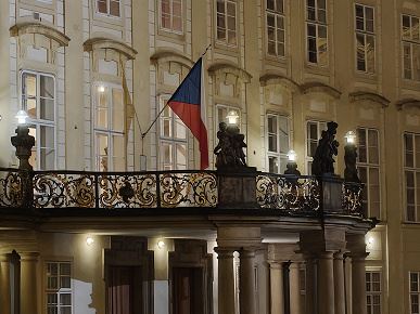 Так снимает OnePlus 15, у которого больше нет камеры Hasselblad. Опубликованы реальные фото со всех камер, 120-кратным зумом и примерами ночной съемки