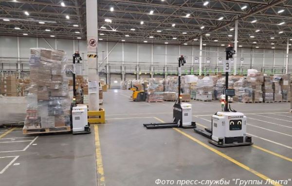 «Группа Лента» начала применять роботов для перевозки палет