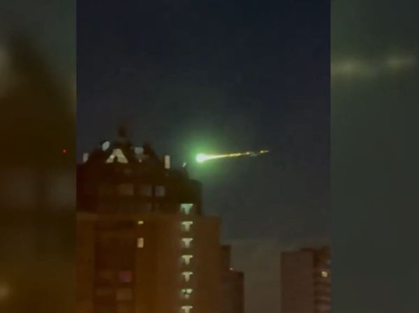 Наблюдавшийся над Москвой болид вызван падением космического мусора. Комментарий Бориса Шустова из Института астрономии РАН