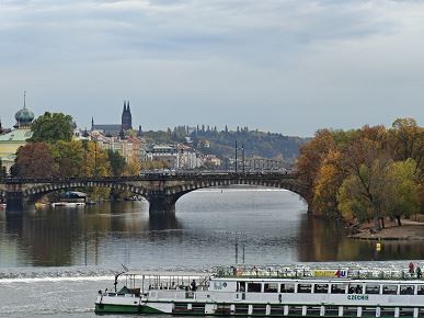 Так снимает OnePlus 15, у которого больше нет камеры Hasselblad. Опубликованы реальные фото со всех камер, 120-кратным зумом и примерами ночной съемки