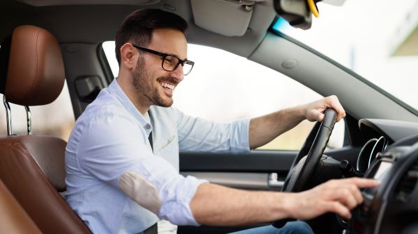 В России отмечают День автомобилиста: поздравляем всех, кто рулит!