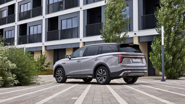 Счастливое число: обзор и тест-драйв нового Hongqi HS7