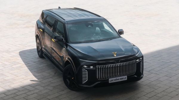 Бронированный электромобиль из Вьетнама и бюджетный седан для России: главные автоновинки недели