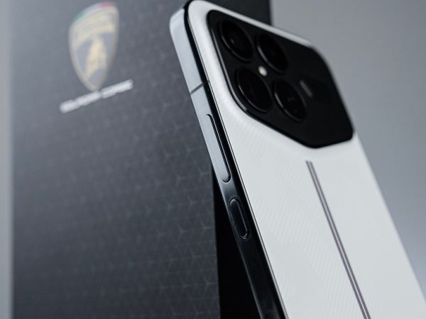 «Джинсовый» против «альпийского белого»: Redmi K90 Pro Max показали с Redmi K90 Pro Max Champion Edition на общем фото