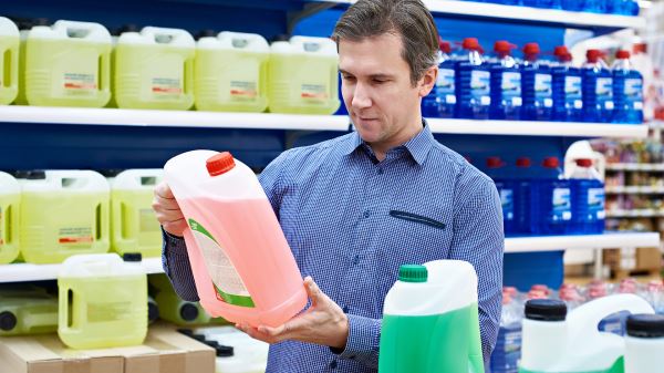 Эксперт рассказал, как выбрать качественную и безопасную «незамерзайку»