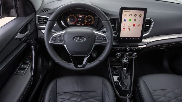 Lada Aura против Bestune B70: сравнительный тест-драйв претендентов в бизнес-класс