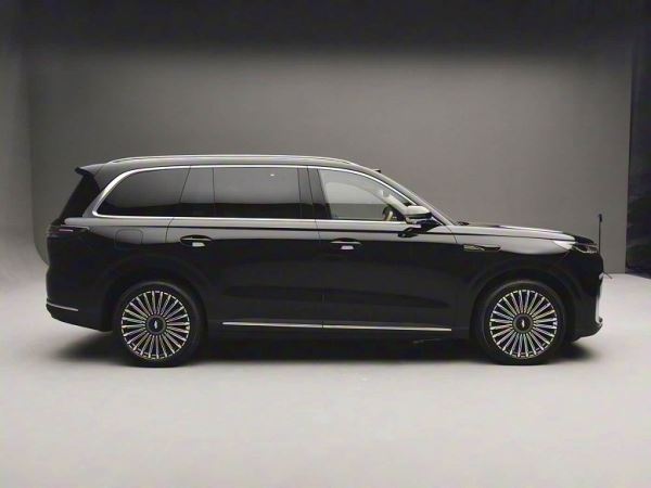 «Убийца» Li Auto L9 от Chery. Флагманский кроссовер Chery Fulwin T11 вышел на рынок: 469 л.с., полный привод и более 1400 км на баке бензина — за 200 тыс. юаней (2,3 млн рублей)