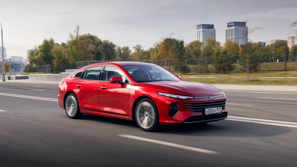 Lada Aura против Bestune B70: сравнительный тест-драйв претендентов в бизнес-класс