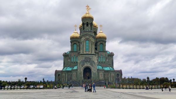 Куда поехать на электромобиле: патриотический маршрут выходного дня