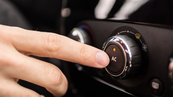 Запотевшие стёкла: 6 лайфхаков, которые помогут быстро вернуть ясный обзор