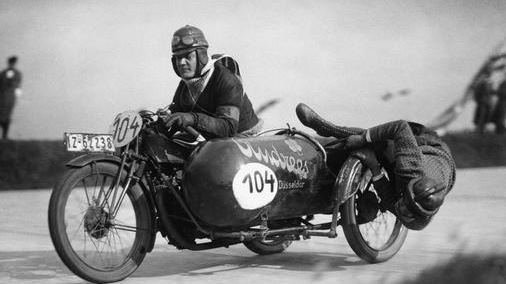 Нюрбургринг отмечает 100-летие: вспоминаем историю легендарной гоночной трассы