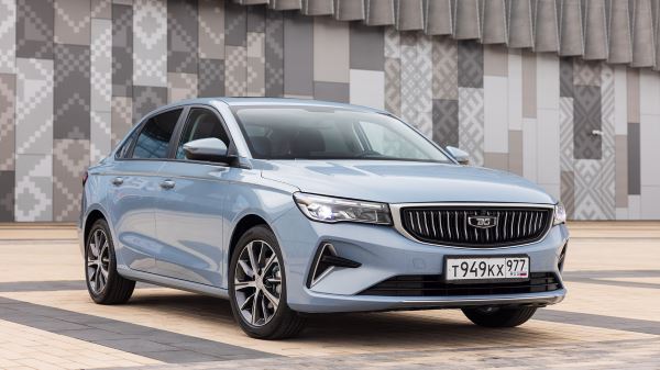 Бронированный электромобиль из Вьетнама и бюджетный седан для России: главные автоновинки недели