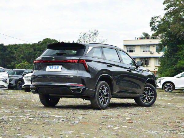 У Changan появился кроссовер с 8-ступенчатым «автоматом» Aisin всего за 92 тыс. юаней (1,05 млн рублей). Представлен Changan CS75 Plus Smart Champion Edition