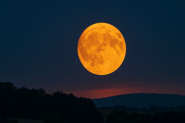 Луна в 2025 году: даты суперлуний, Большой остановки и ближайших затмений