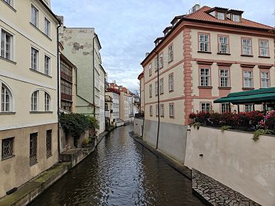 Так снимает OnePlus 15, у которого больше нет камеры Hasselblad. Опубликованы реальные фото со всех камер, 120-кратным зумом и примерами ночной съемки