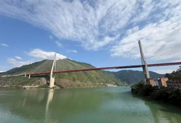 В Китае создали умную гибридную машину для инспекции мостов