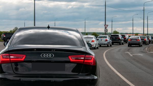 Утильсбор на грани отмены, УАЗик и «Нива» в такси, новая машина Киркорова за 50 миллионов рублей и другое. Итоги недели