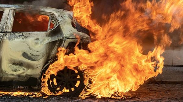 Сгоревший «Москвич» Давидыча, коллапс из-за ультисбора, безлимитный штраф и рекордный рост цен на бензин. Главное за неделю