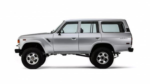 Toyota вернула к жизни классический Land Cruiser FJ60, установив в него 389-сильный битурбо-мотор от Tundra — представлен Toyota Turbo Trail Cruiser