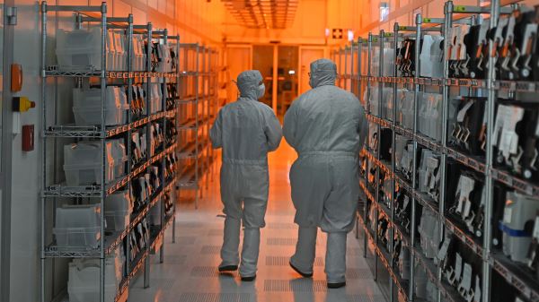 Мировой автопром накрывает новый кризис микрочипов: убытки исчисляются миллиардами