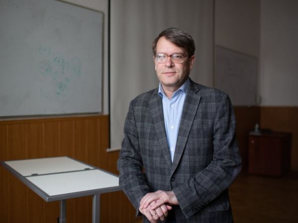 Тонкие прозрачные пленки — от смартфона до термояда. Лекция Федора Григорьева