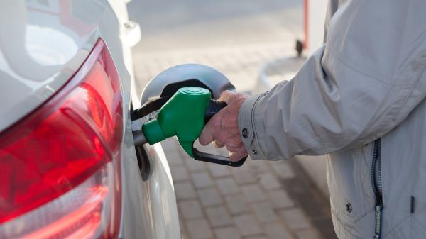 Эксперт оценил инициативу правительства о допуске запрещённых присадок для остановки роста цен на бензин