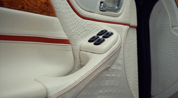 6,9 млн рублей за одну из самых роскошных «Волг» в истории: на продажу выставлен уникальный ГАЗ-3111 с отделкой из кожи крокодила