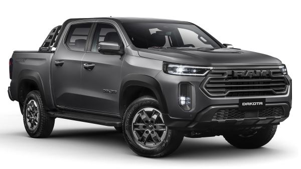 Странное купе Mercedes, прощальный Touareg и гибридный Geely для России: главные автоновинки недели