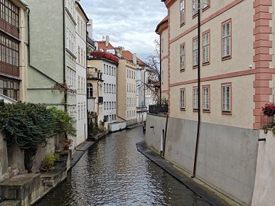 Так снимает OnePlus 15, у которого больше нет камеры Hasselblad. Опубликованы реальные фото со всех камер, 120-кратным зумом и примерами ночной съемки