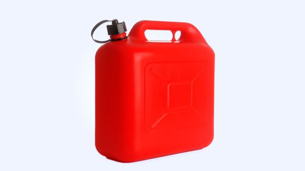 Бензин впрок: в чём и как можно хранить запасы топлива по закону
