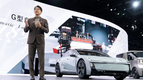 Новая Corolla, японский ответ Rolls-Royce и роторная Mazda — главные новинки автосалона в Токио