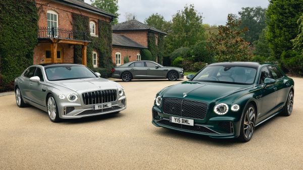 Маленький Land Cruiser, юбилейный Rolls-Royce и уникальный Ferrari: главные автоновинки недели