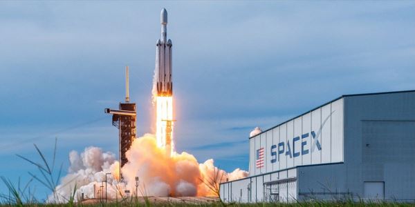 Falcon Heavy впервые запустят с западного побережья США уже в 2026 году