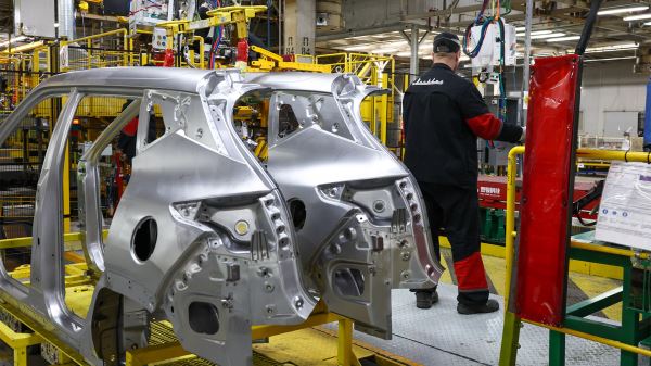 Сгоревший «Москвич» Давидыча, коллапс из-за ультисбора, безлимитный штраф и рекордный рост цен на бензин. Главное за неделю