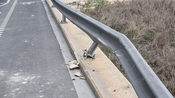 Штраф за разбитый отбойник — Верховный Суд разъяснил порядок наказания