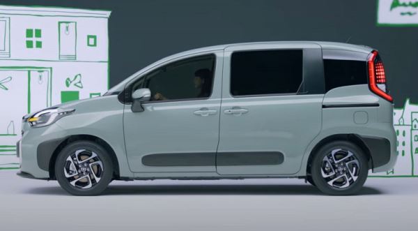 7-местный гибрид Toyota — всего 1,7 млн рублей. В России начали принимать заказы на Toyota Sienta 2025