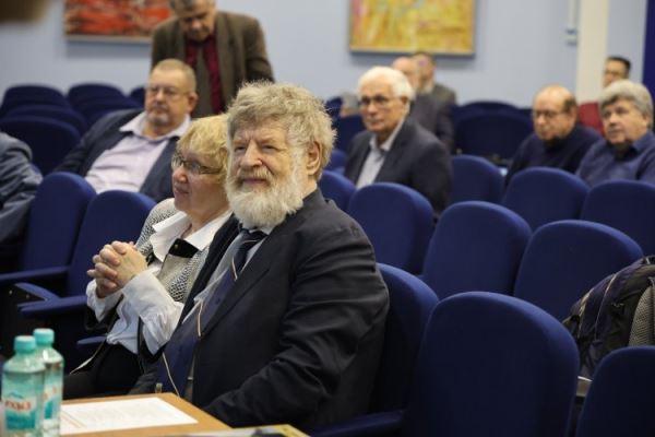 Экстремальные волны в физике и геофизике обсудили на конференции в ИПФ РАН