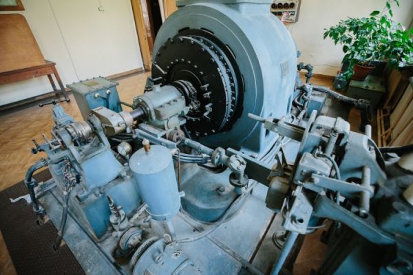 Физика низких температур: что изучают в самом холодном месте России? Интервью с замдиректора ИФП РАН Алексеем Трояновским