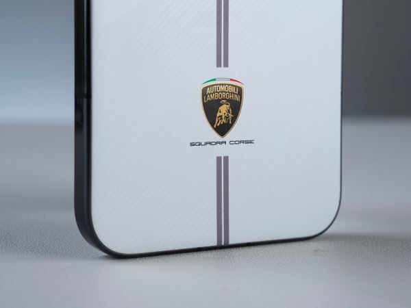 «Джинсовый» против «альпийского белого»: Redmi K90 Pro Max показали с Redmi K90 Pro Max Champion Edition на общем фото