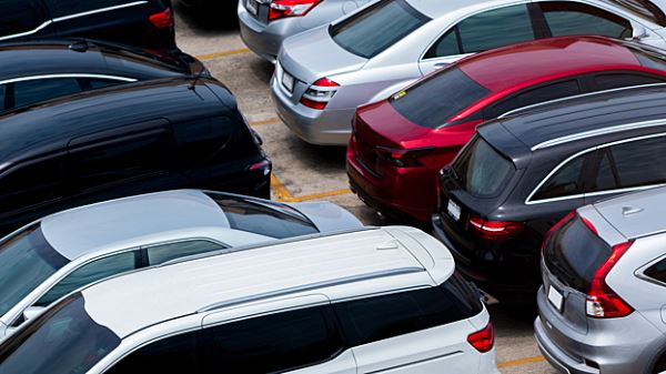 Повышение утильсбора могут отложить на месяц: реально ли успеть купить дешёвое авто за границей