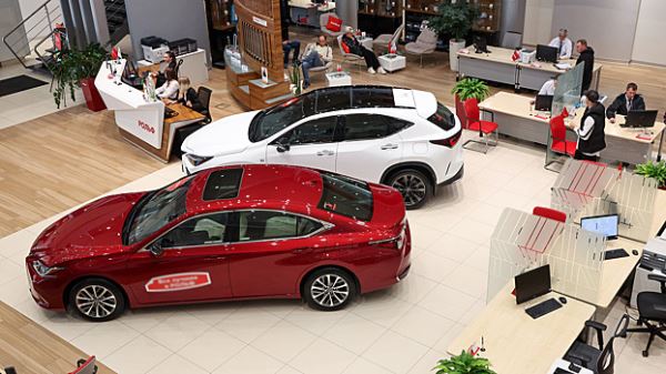 Спрос на новые легковые автомобили в России бьёт рекорды третий месяц подряд