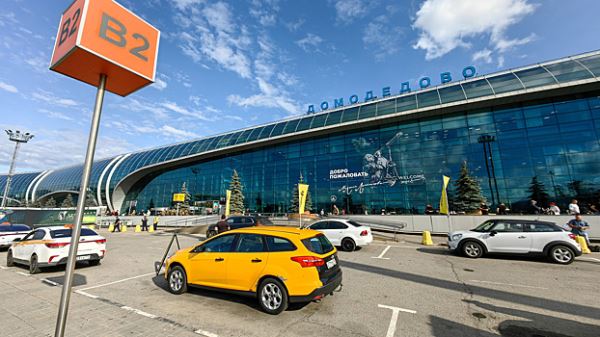 Парковки аэропорта Домодедово в 2025 году: полное руководство по тарифам, штрафам и бесплатным зонам