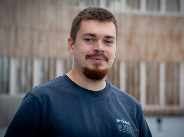 Вирусы против бактерий: как гонка длиной в миллиарды лет может помочь людям? Интервью с биологом Артемом Исаевым